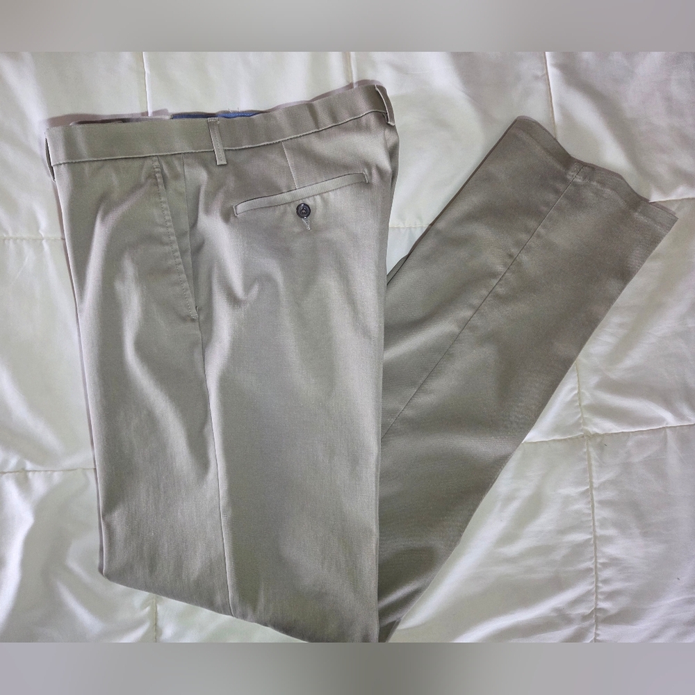 Men's Haggar Premium No-Iron Khaki Pants 34 x 36